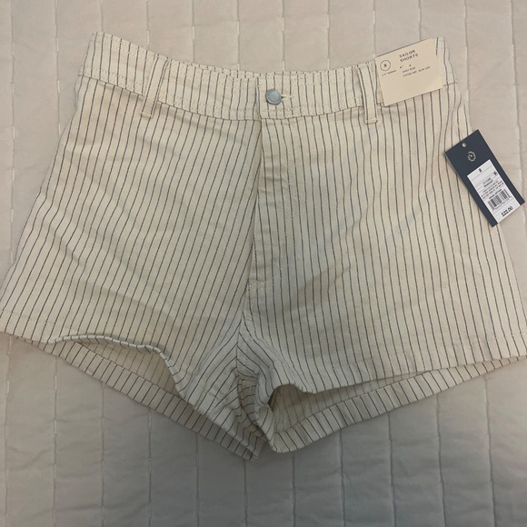 Universal Thread High Rise Sailor Shorts - Picture 3 of 5